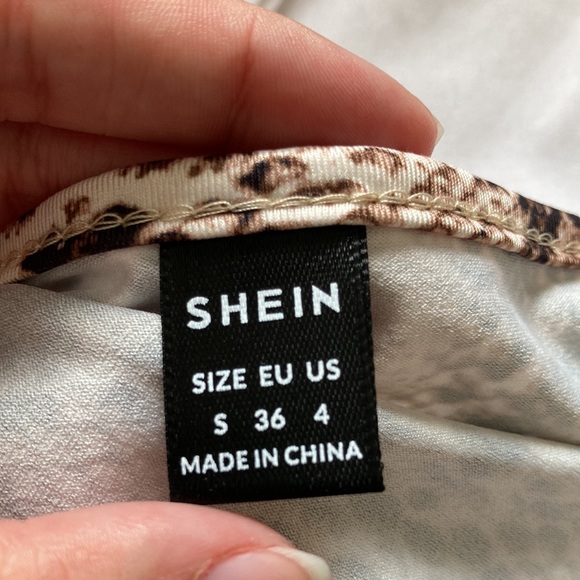 SHEIN Privé Snakeskin Print Cropped Halter Top - Picture 2 of 2